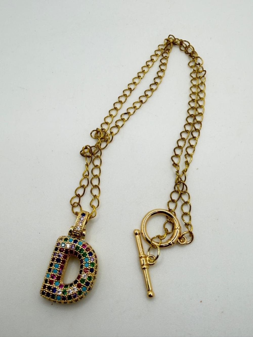 18" Multi-colored pave rhinestone, gold tone metal "D"‎ pendant, necklace!